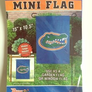 NWT Florida Gators Mini Garden Flag